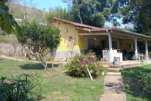 VENDO ESTE SÍTIO EM CINCO LAGOS