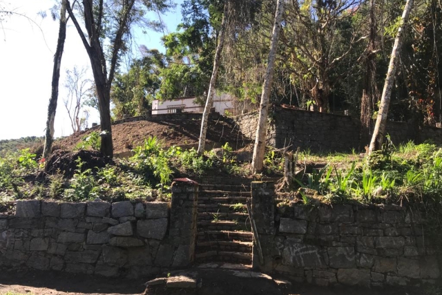 VENDO ESTE TERRENO EM 5 LAGOS