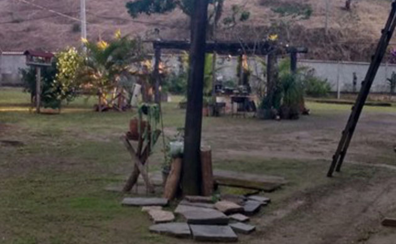 CONJUNTO DE IMÓVEIS EM MENDES, RJ - 