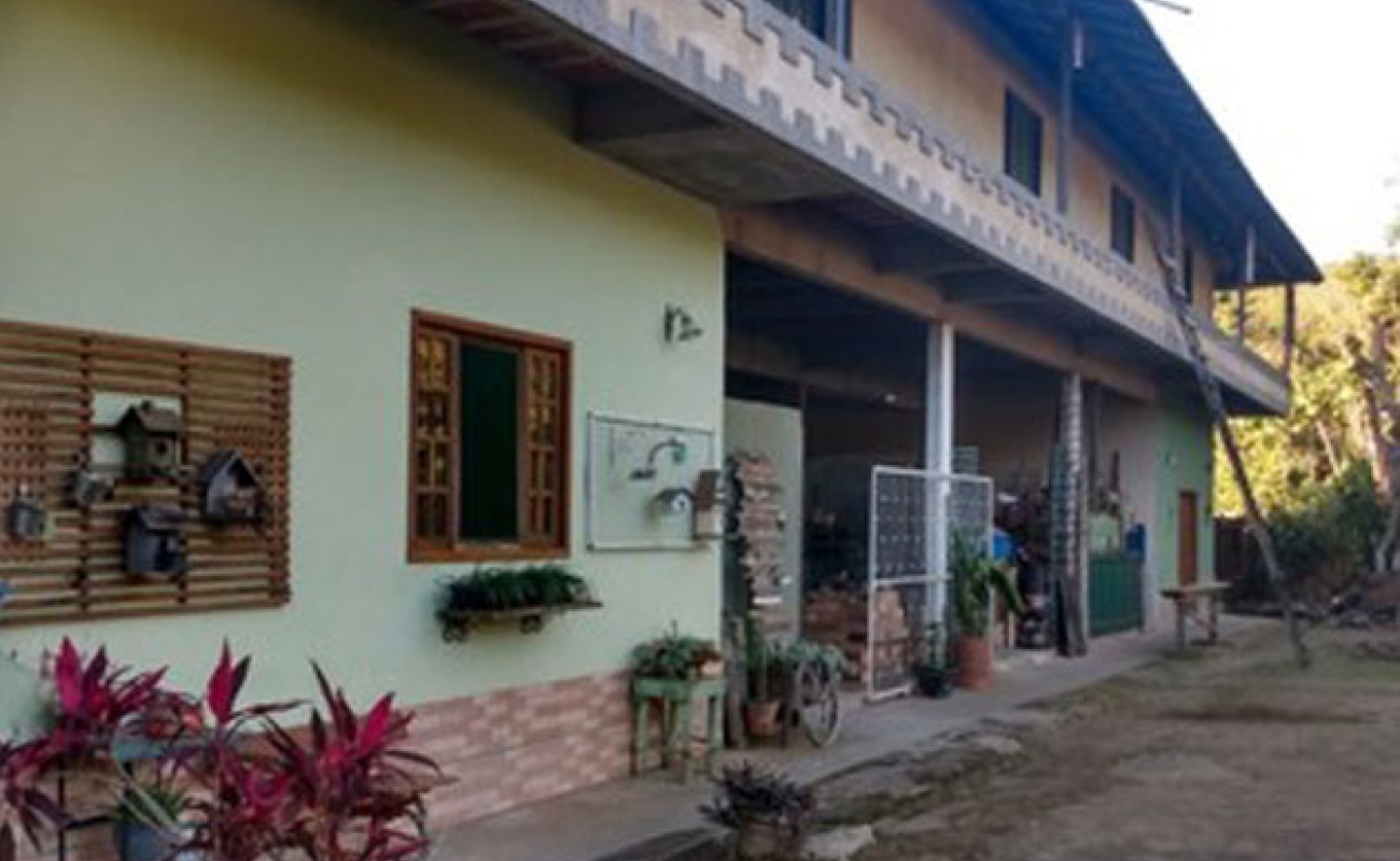 CONJUNTO DE IMÓVEIS EM MENDES, RJ - 
