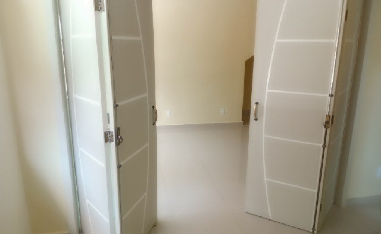EXCELENTE CASA EM MENDES, RJ - A 2 KM DO CENTRO - 