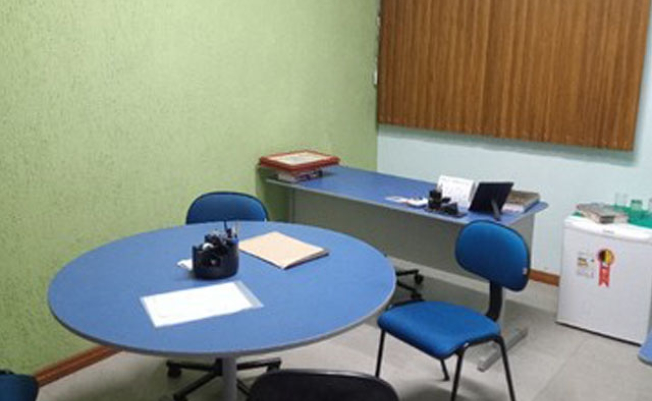 EXCELENTE SALA COMERCIAL NO CENTRO DE MENDES, RJ - 