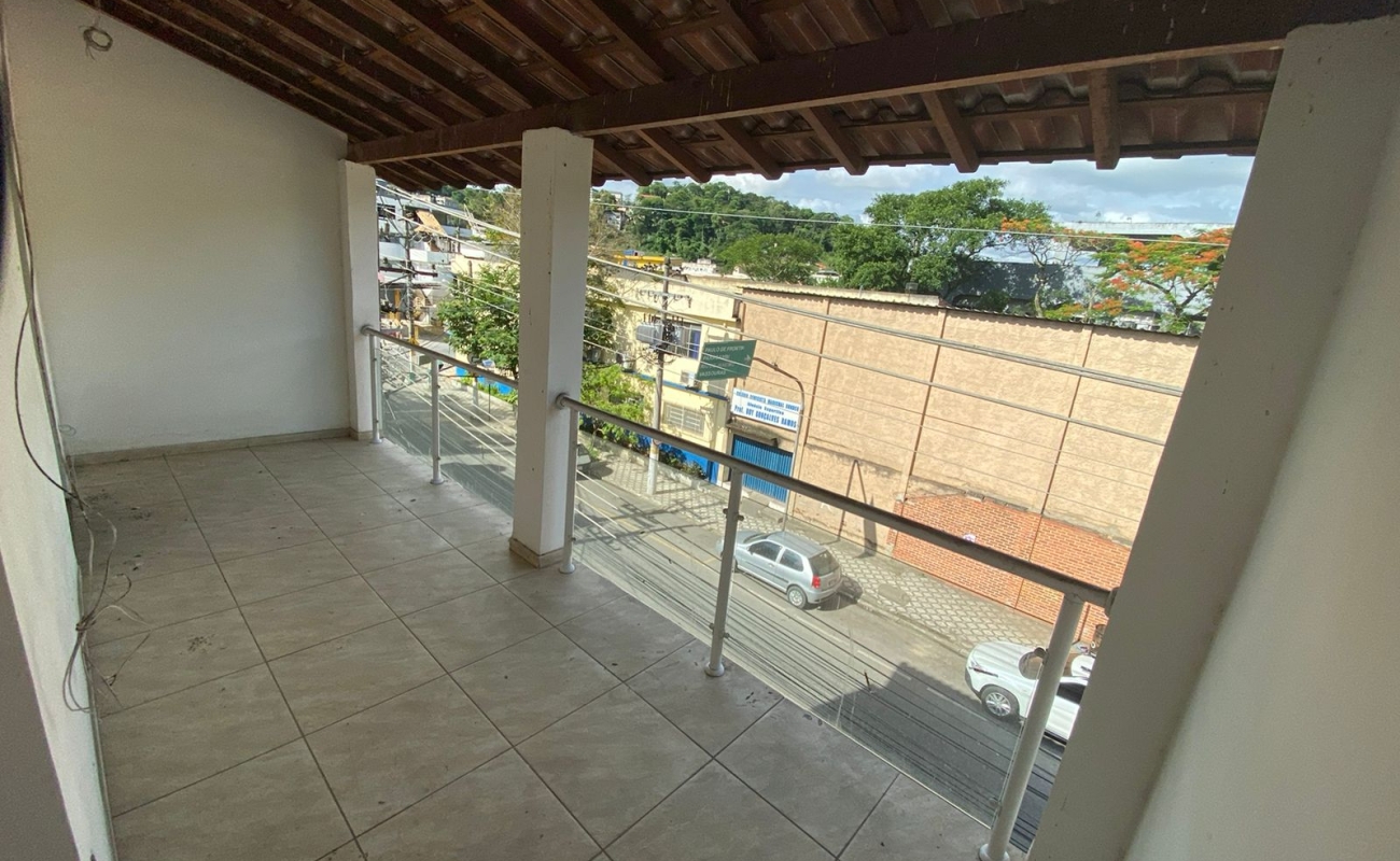 VENDO  APARTAMENTO NESTE PRÉDIO COM 2 QUARTOS  - 
