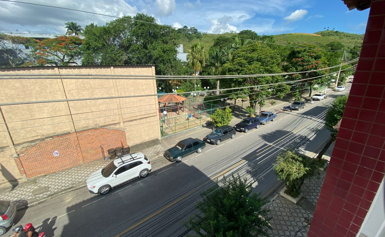 VENDO  APARTAMENTO NESTE PRÉDIO COM 2 QUARTOS  - 