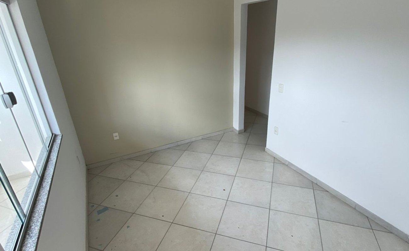VENDO  APARTAMENTO NESTE PRÉDIO COM 2 QUARTOS  - 