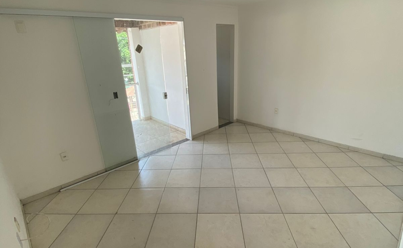 VENDO  APARTAMENTO NESTE PRÉDIO COM 2 QUARTOS  - 