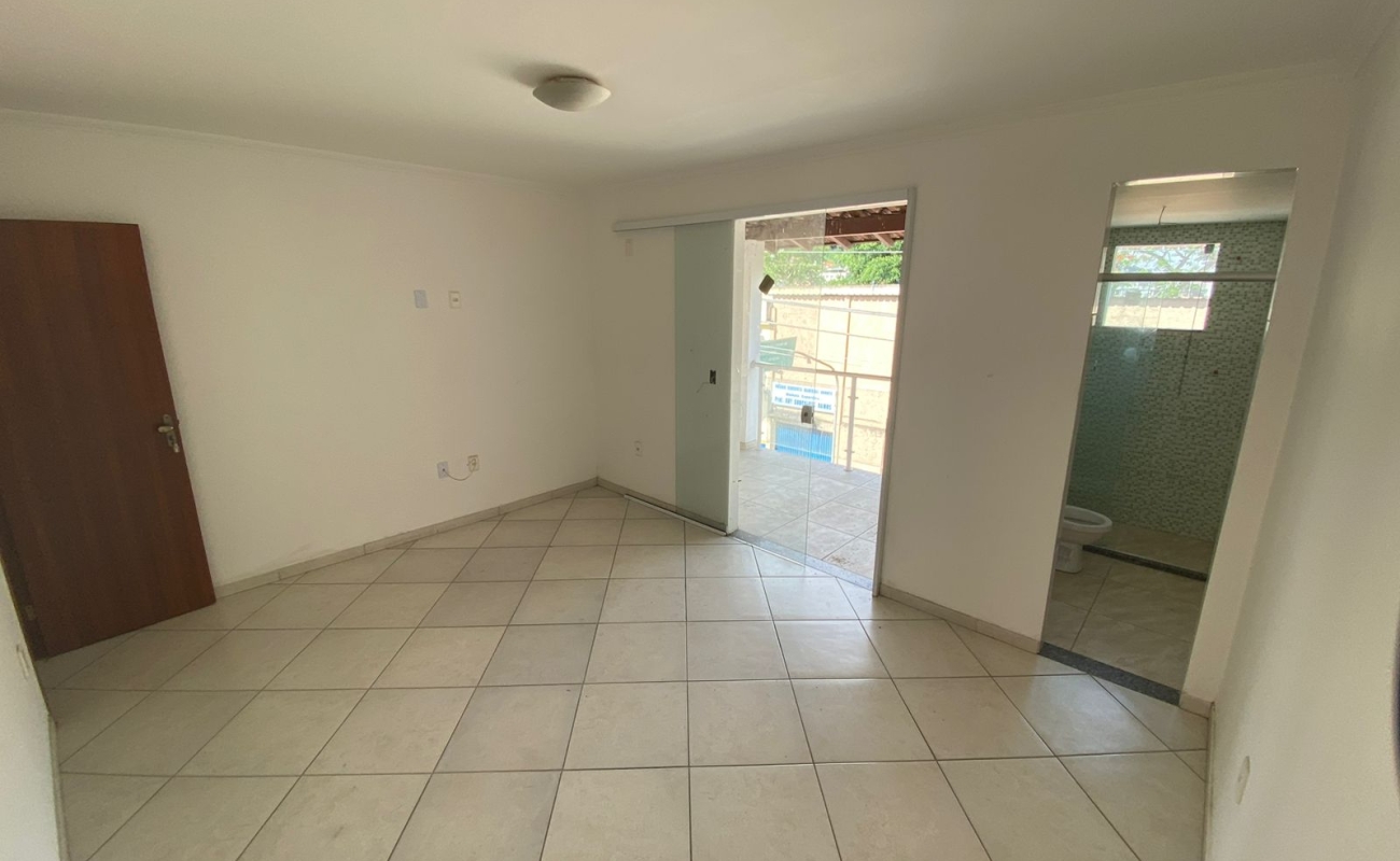 VENDO  APARTAMENTO NESTE PRÉDIO COM 2 QUARTOS  - 