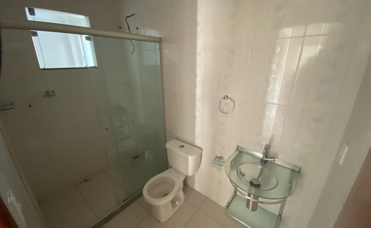 VENDO  APARTAMENTO NESTE PRÉDIO COM 2 QUARTOS  - 