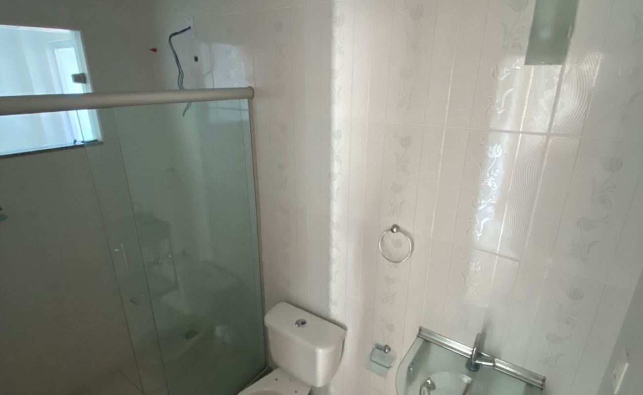 VENDO  APARTAMENTO NESTE PRÉDIO COM 2 QUARTOS  - 
