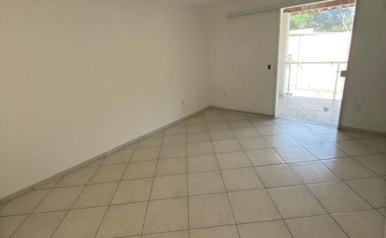 VENDO  APARTAMENTO NESTE PRÉDIO COM 2 QUARTOS  - 