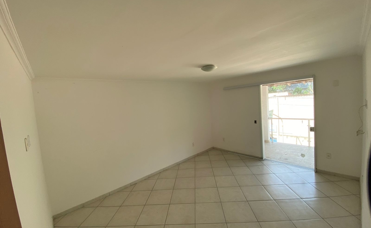 VENDO  APARTAMENTO NESTE PRÉDIO COM 2 QUARTOS  - 