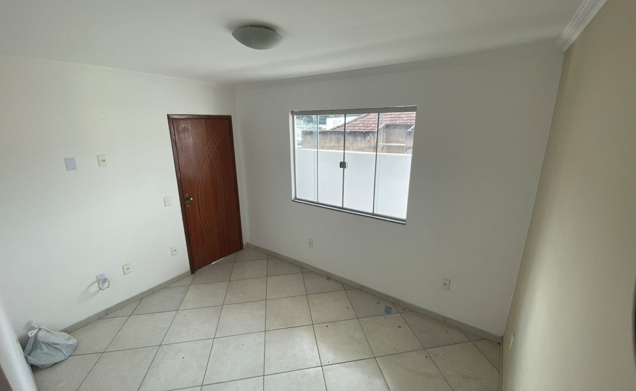 VENDO  APARTAMENTO NESTE PRÉDIO COM 2 QUARTOS  - 