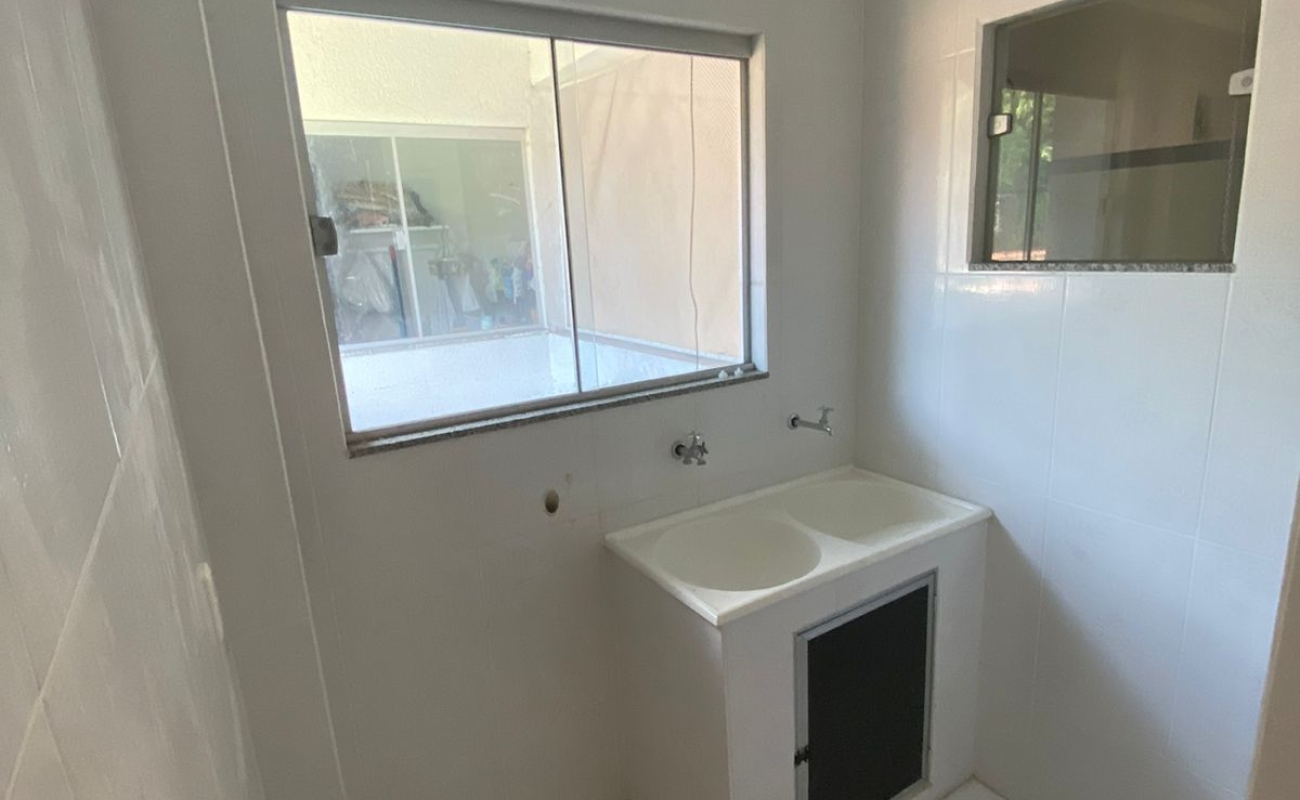 VENDO  APARTAMENTO NESTE PRÉDIO COM 2 QUARTOS  - 