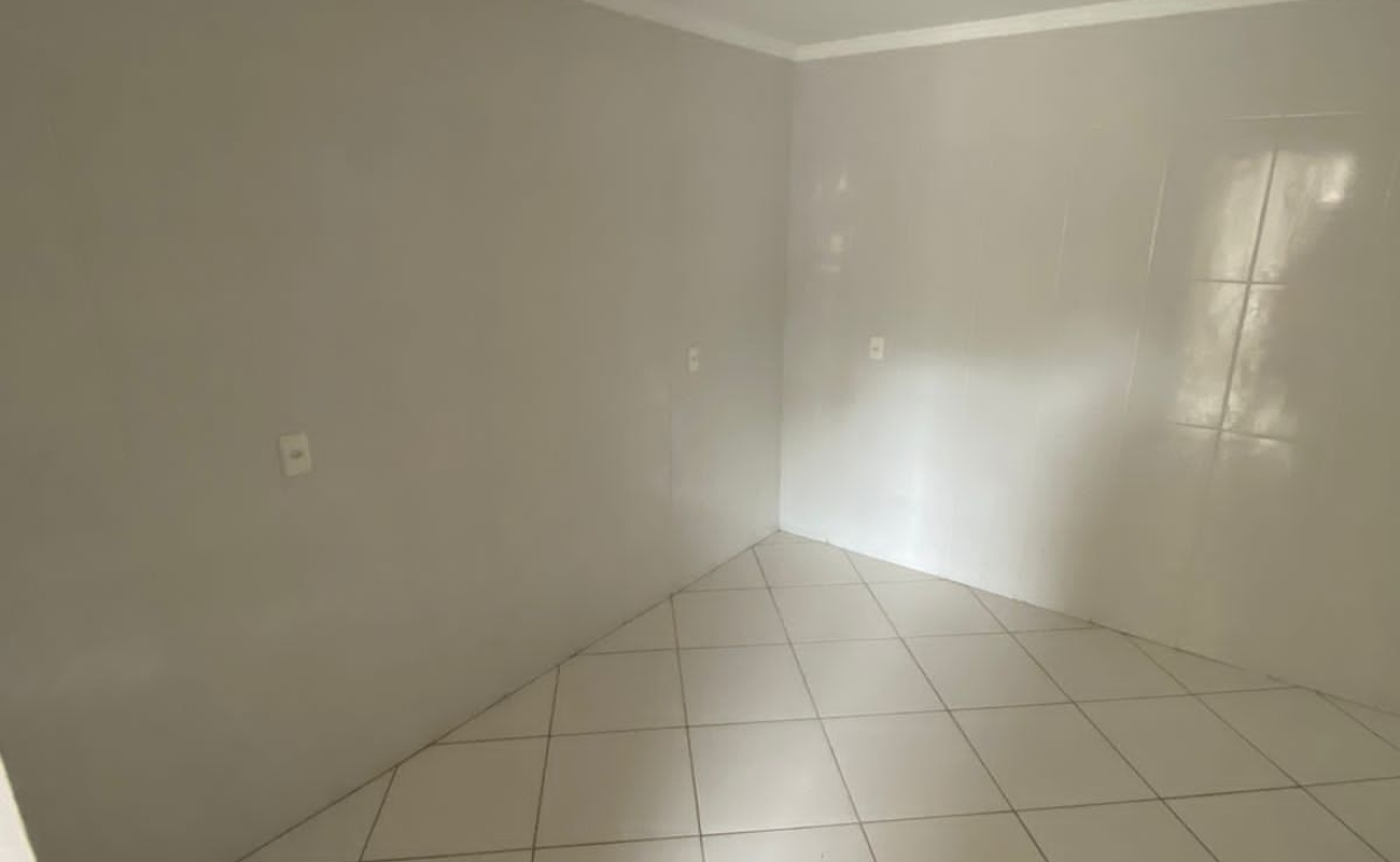 VENDO  APARTAMENTO NESTE PRÉDIO COM 2 QUARTOS  - 
