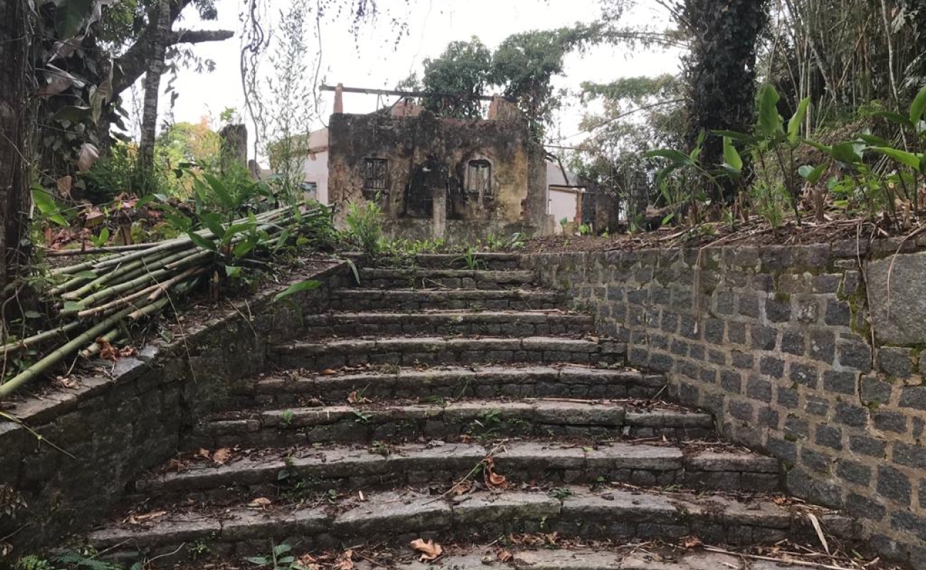 VENDO ESTE TERRENO EM 5 LAGOS - 