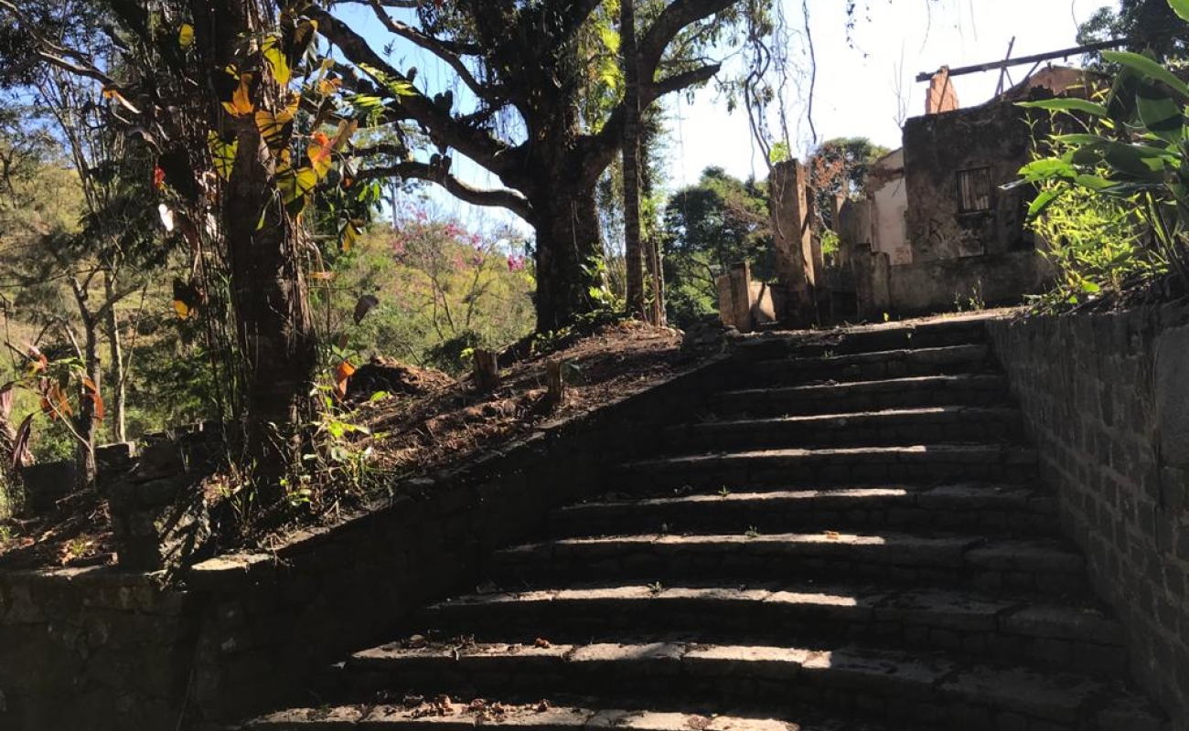 VENDO ESTE TERRENO EM 5 LAGOS - 