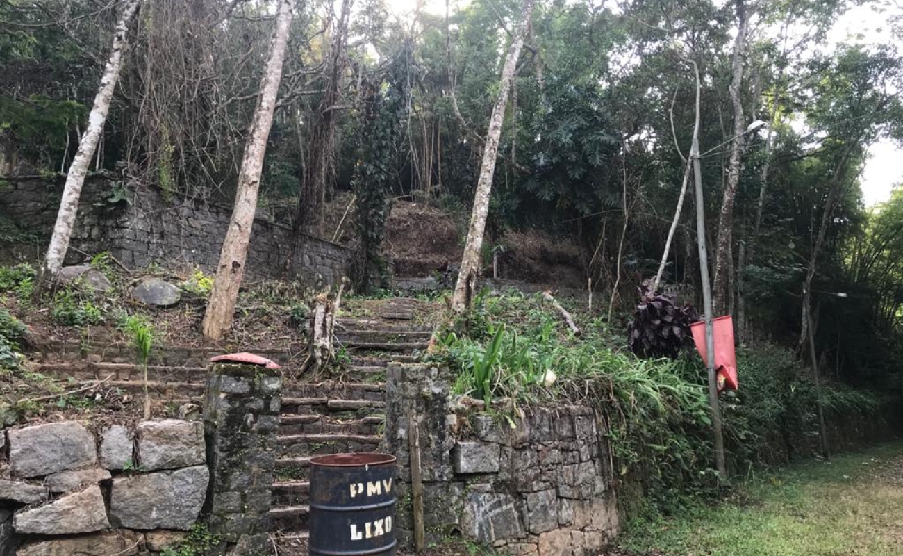 VENDO ESTE TERRENO EM 5 LAGOS - 
