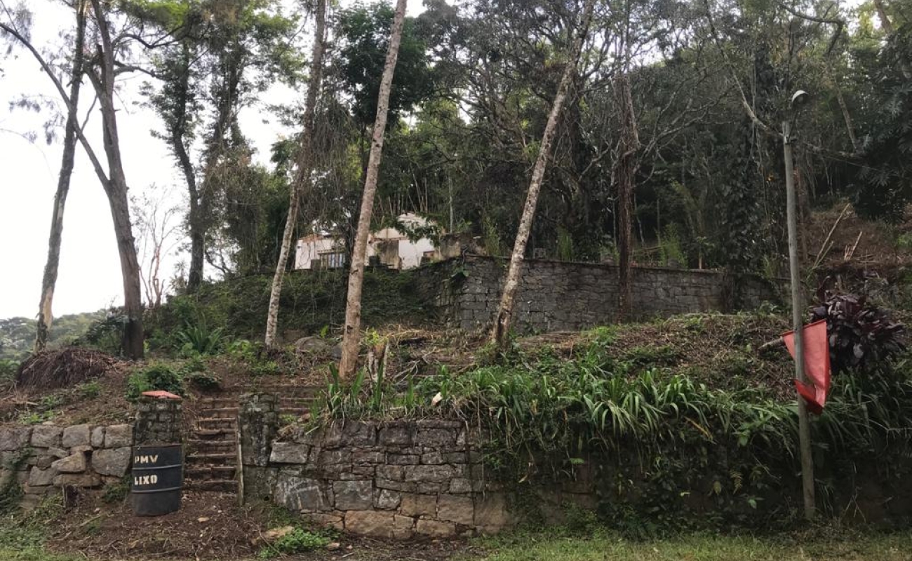 VENDO ESTE TERRENO EM 5 LAGOS - 