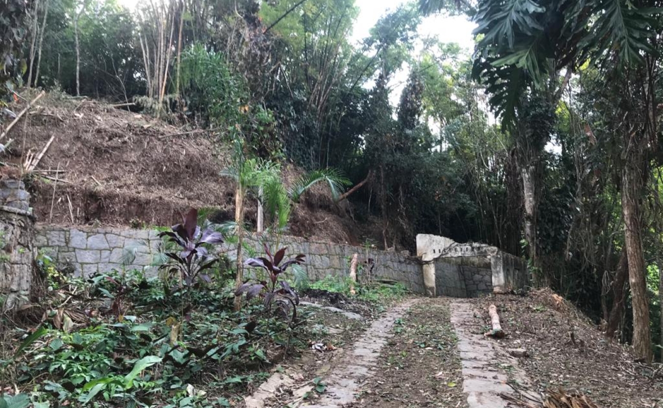 VENDO ESTE TERRENO EM 5 LAGOS - 