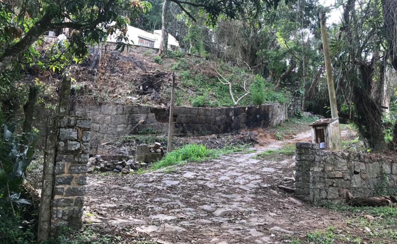 VENDO ESTE TERRENO EM 5 LAGOS - 