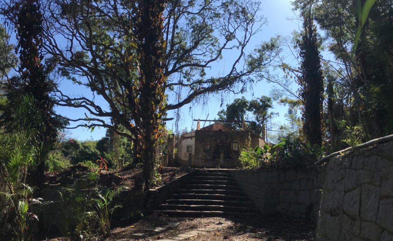 VENDO ESTE TERRENO EM 5 LAGOS - 