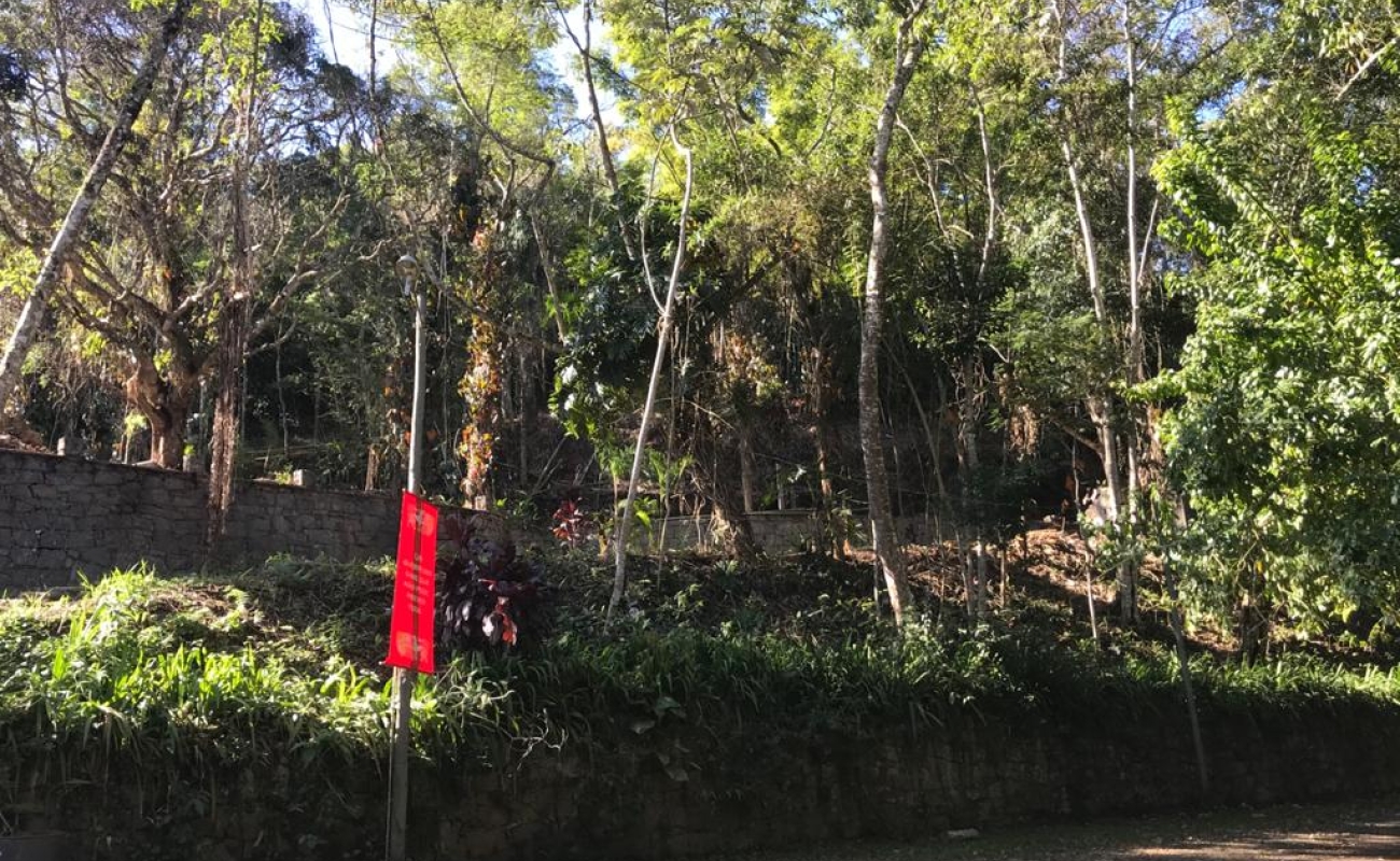 VENDO ESTE TERRENO EM 5 LAGOS - 