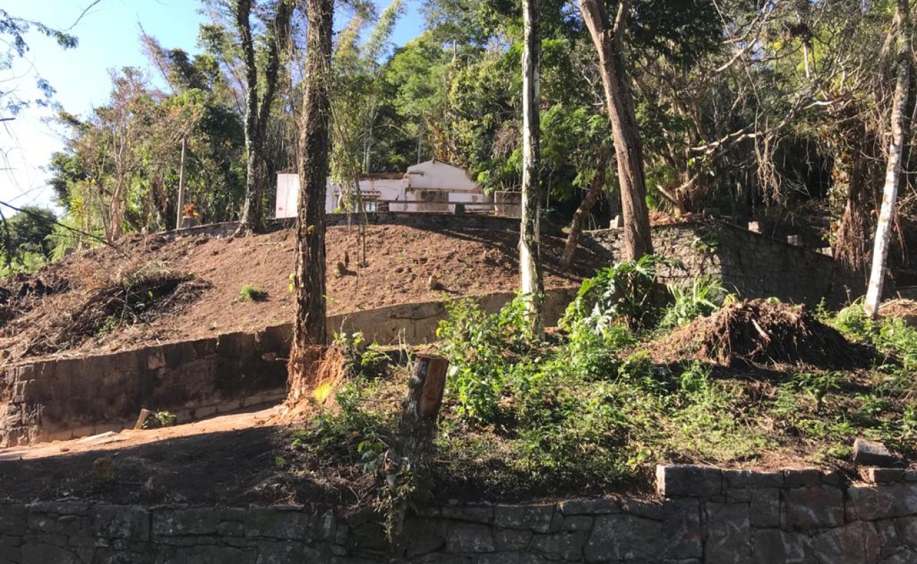 VENDO ESTE TERRENO EM 5 LAGOS - 